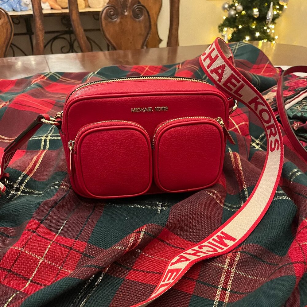 NWOT Michael Kors Jet Set Medium Crossbody Bag in BRIGHT RED FOR THE HOLIDAYS!